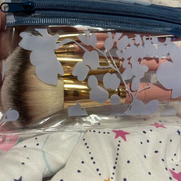 NWT Belk 4-Piece Makeup Brush Set with Clear Pouch - Picture 1 of 14